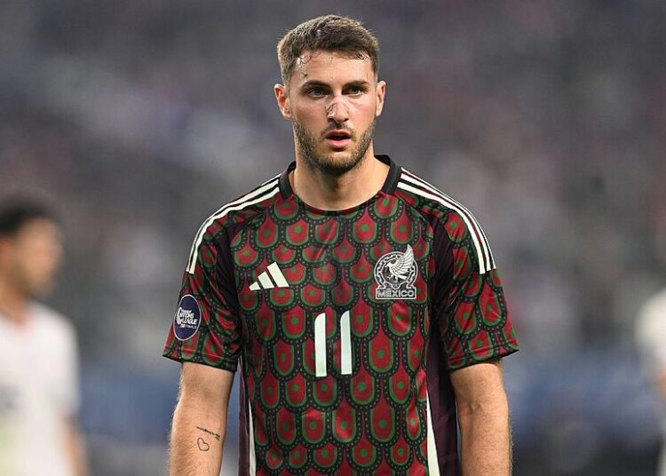 Biografía de Santiago Giménez: El nuevo ídolo del fútbol mexicano